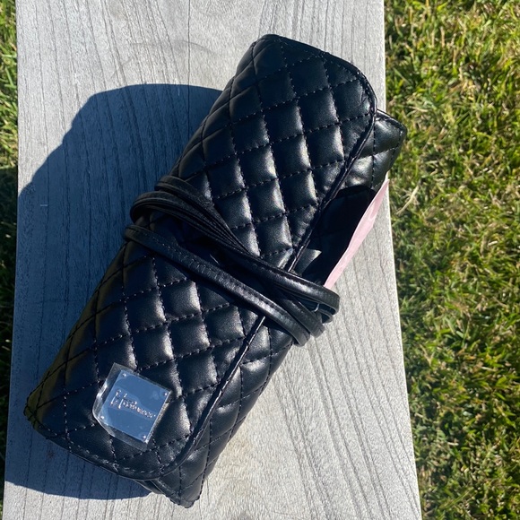 Cosmetic roll up  ✨NWT ✨ - Picture 2 of 10